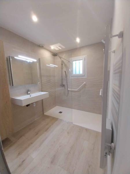 salle de bain refaite à neuf à Marseille avec une entreprise de plomberie sérieuse Marseille